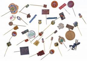 Vegyes: 37db-os kitűző és jelvény tétel T:2,2-