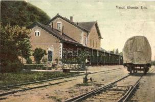 Dés, Dej; Vasútállomás vagonnal. Galocsi Sámuel kiadása / railway station with wagon