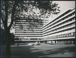 cca 1989 Budapest, VIII., az Állami Biztosító épülete a Köztársaság tér - Luther utca sarkán, 3 db f...