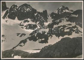 cca 1910 Magas-Tátra, Öttó, kilátás a Közép-orom felé, Erdélyi Mór felvétele, hátulján feliratozva, 11,5×16 cm /  cca 1910 Vysoké Tatry, the Päť Poľských plies, vintage photo, with notes on its back, 11,5×16 cm