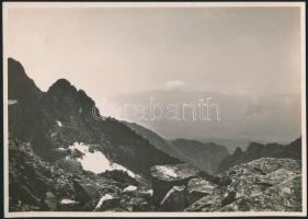 cca 1910 Magas-Tátra, kilátás a Tengerszem-csúcsról dél felé, Erdélyi Mór felvétele, hátulján feliratozva, 11,5×16 cm /  cca 1910 Vysoké Tatry, the view from Rysy towards south, vintage photo, with notes on its back, 11,5×16 cm