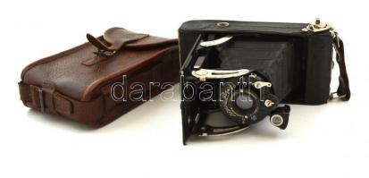 1931 Voigtländer Jubilar típusú fényképezőgép, Anastigmat Voigtar 1:9 objektívvel, eredeti bőr tokjában, jó állapotban / Vintage German camera, in original leather case, good condition