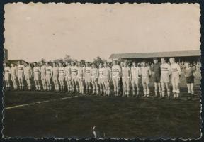 cca 1920-1930 A szolnoki MÁV focicsapata, csoportkép, Aranka Foto Szolnok, hátulján feliratozva, pecséttel jelzett, 9×14 cm