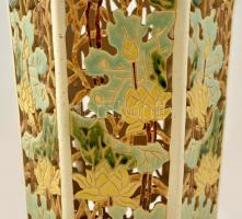 Áttört szélű padlóváza, kézzel festett, kopott, jelzés nélkül, alján lyukkal, m: 47 cm