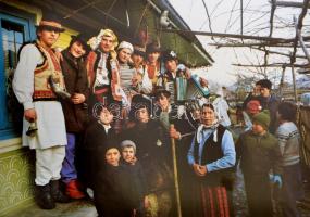 Csoma Gergely: Moldvai csángó magyarok. Az utószót Domokos Pál Péter írta. Bp., 1988, Corvina. Kiadó...