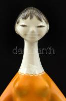 Drasche ülő nő tállal, kézzel festett, jelzett, hibátlan, m: 22 cm