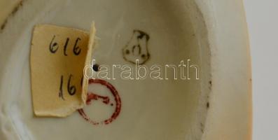 Drasche ülő nő tállal, kézzel festett, jelzett, hibátlan, m: 22 cm