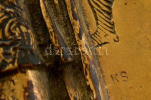 Kiss Sándor (1925-1999): II. Rákóczi Ferenc falikép, bronz, fára ragasztva, jelzett, 29×15 cm