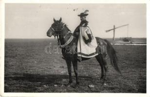 Hortobágy - 9 db RÉGI megíratlan képeslap a pusztai életről, csikósok, gulya / 9 pre-1945 unused pos...