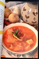 Vegyes szakácskönyv tétel, 9 db: 
Pizza. Egyszerűen jó. Pécs, é.n., Alexandra. Kiadói papírkötés. 
...