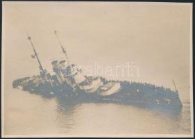 1918 Az SMS Szent István csatahajó süllyedés közben, 7x10 cm / 1918 SMS Szent István dreadnought, 7x10 cm
