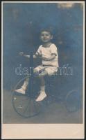1924 Kisfiú háromkerekű biciklin, fotólap, 13,5x8 cm