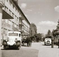 1962 Kecskeméti városképek, utca és épületfotók, 13 db vintage negatív Medgyesi László hagyatékából,...