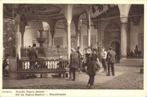 Sarajevo, Dvoriste Begove dzamije / Hof der Begova Moschee, Waschbrunnen / mosque interior, fountain