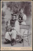 cca 1900-1910 Kelmefestők szüreti mulatságon, keményhátú fotó a Hungária Fényképészeti Társaság budapesti műterméből, feliratozva, 16x10 cm