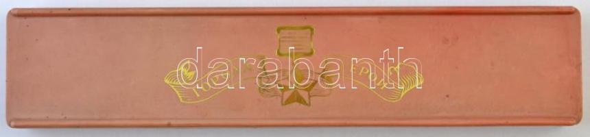 Szovjetunió DN "Hős városok" 11xklf fém jelvény eredeti tokban T:1,1-
Soviet Union ND &qu...