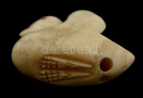 Madár figurás netsuke, faragott csont, jelzett (Z.E), berakással (szemnél), m:3,5 cm