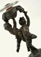 Antik puttós aufsatz, spiáter, jelzés nélkül, eredeti csiszolt üveggel, m:32,5 cm, d:23 cm /

Anti...