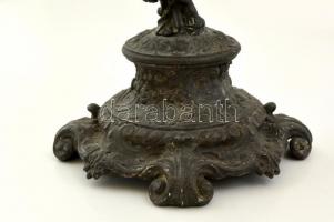 Antik puttós aufsatz, spiáter, jelzés nélkül, eredeti csiszolt üveggel, m:32,5 cm, d:23 cm /

Anti...