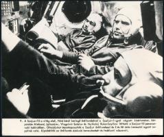 cca 1960-1980 7 db sajtófotó (köztük MTI is) híres emberekről, politikusokról, különböző méretben