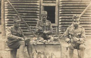 Első világháborús osztrák-magyar suszter katonák a fronton / WWI K.u.K. shoemaker (cobbler) soldiers at the front, photo (fl)