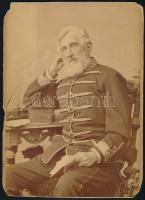 cca 1890 Monyorói Urbán Gyula (1815-1903) nagybirtokos, táblabíró, országgyülési képviselő, keményhátó fotó, Brassó, Adler Lipót, sérült, 18x13 cm./  Gyula Urbán of Monyoró (Mânerău) (1815-1903), boardphoto, Brasov/Kronstadt, Leopold Adler, damaged, 18x13 cm.