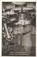 1917 Offizier am Periskop im Inneren eines Unterseebootes / WWI Imperial German Navy officer inside of a submarine with the periscope. Imberg & Lefson