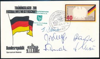 1974 A későbbi világbajnok német focicsapat edzőtáborának emlékborítékja a csapat 5 tagjának aláírásával