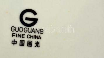 Kínai porcelán tányér, matricás, jelzett, hibátlan, d: 27 cm