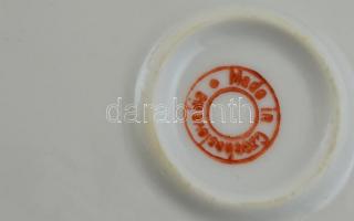 Csehszlovák porcelán süteményes készlet: 6 db tányér, 1 db tál, matricásak, jelzettek, kis kopásokka...