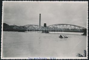 1913 Szatmárnémeti, Szamos híd áradás idején, gyár, fotó, sarkánál törés, 11x16,5 cm / Satu Mare, flood, bridge, factory, photo 11x16,5 cm