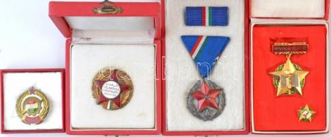 4db-os tétel a szocialista korszakból, mindegyik tokban, benne 1951. "Közbiztonsági Érem" ezüst fokozata a rendőrség tagjai részére, Br kitüntetés mellszalagon + DN "Kiváló Munkásőr" zománcozott, aranyozott jelvény tokban + ~1960-1970. "Kiváló Földműves Szövetkezeti Dolgozó" zománcozott kitüntető jelvény + ~1970-1980. "Kiváló Újító" kitüntetés arany fokozata miniatűrrel T:2