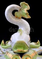 Herendi Viktória mintás hármas kínáló, Koi hal figurával a közepén, kopott aranyozás, jelzett, 44×40...