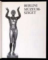 Gerhard R. Meyer - Gerhard Murza: Berlini múzeumsziget. Bp., 1985, Corvina. Kiadói egészvászon kötés...