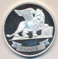 DN "Generali - 15 éve újra Magyarországon / Alapítva 1831" peremén jelzett Ag emlékérem (3...