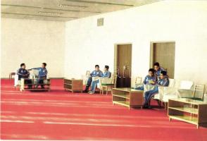 The Pyongyang Gymnasium - 9 db modern Észak-Koreai kommunista oktatási propaganda képeslap saját tok...