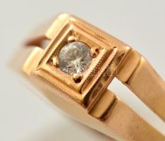 Arany(Au) 14 K gyűrű egy apró kővel díszítve, jelzett, méret: 57, bruttó: 3,6 g