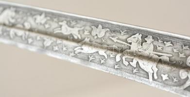 Vadász dísztőr (éles pengével), díszes pengével, agancs markolattal, réz keresztvassal és kardgombba...