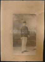 1910-1940 Vegyes katonafotók, 6 db, változó, többnyire kissé viseltes állapotban, az egyik kartonra ...