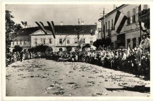 Sepsiszentgyörgy, Sfantu Gheorghe; bevonulás, automobil / entry of the Hungarian troops, automobile + M. kir. 1. honvéd gépkocsizó utász század parancsnokság
