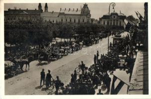 Szatmárnémeti, Satu Mare; bevonulás, automobil, kerékpár / entry of the Hungarian troops, automobile, bicycle (EK)