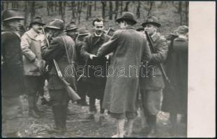 cca 1920 Úri vadásztársaság, fotólap, 9x13 cm.