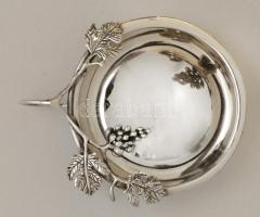 Ezüst(Ag) szőlős tálka, jelzett, 8x7 cm, nettó: 37,6 g