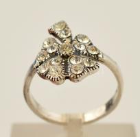 Ezüst(Ag) virágmintás apró szintetikus kövekkel díszített gyűrű, jelzett, méret: 57, bruttó: 3,4 g