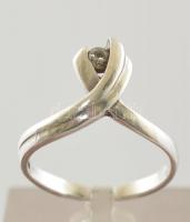 Ezüst(Ag) gyűrű, szintetikus kővel, jelzett, méret: 54, bruttó: 2,4 g