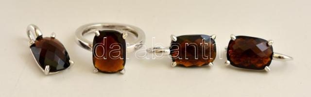 Ezüst(Ag) gyűrű, medál és fülbevalópár szett, üveg kövekkel, gyűrű mérete: 55, jelzett, bruttó: 10,6 g