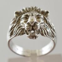 Ezüst(Ag) oroszlánfejes gyűrű, jelzés nélkül, méret: 62, nettó: 9,5 g