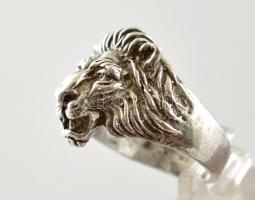 Ezüst(Ag) oroszlánfejes gyűrű, jelzés nélkül, méret: 62, nettó: 9,5 g