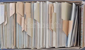 1 doboz MODERN városképes és művész motívumlap építészeti stílusok szerint bekategorizálva / 1 box o...