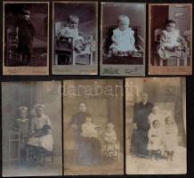 cca 1900-1920 Gyermekeket ábrázoló műtermi fotók, 12 db, 9x6 és 17x13 cm közötti méretekben